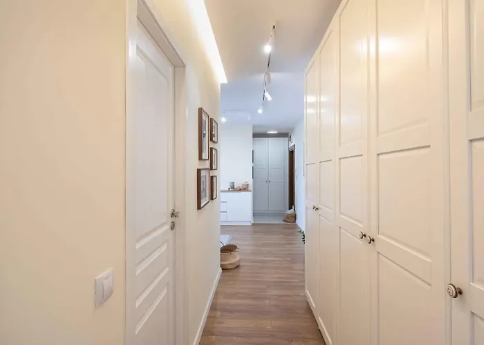 Deluxe * Burgas City